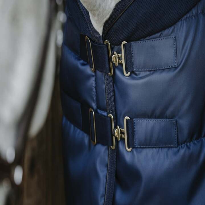 prod-176376-couverture-d-ecurie-equitheme-confortech-1024x683-4e514f0fa2d3